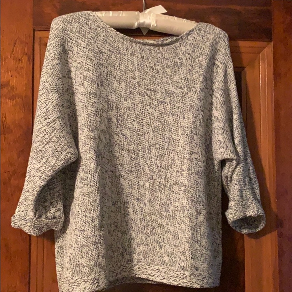 3/4 sleeve back and white sweater